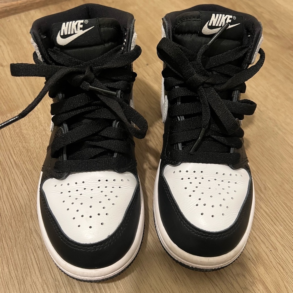 AIR JORDAN Nike Black and White Sneakers - Picture 9 of 10